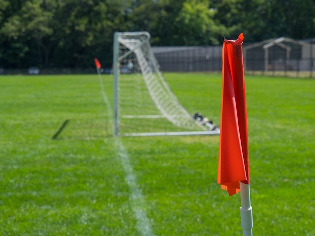 湖人主场砸 湖人主场砸